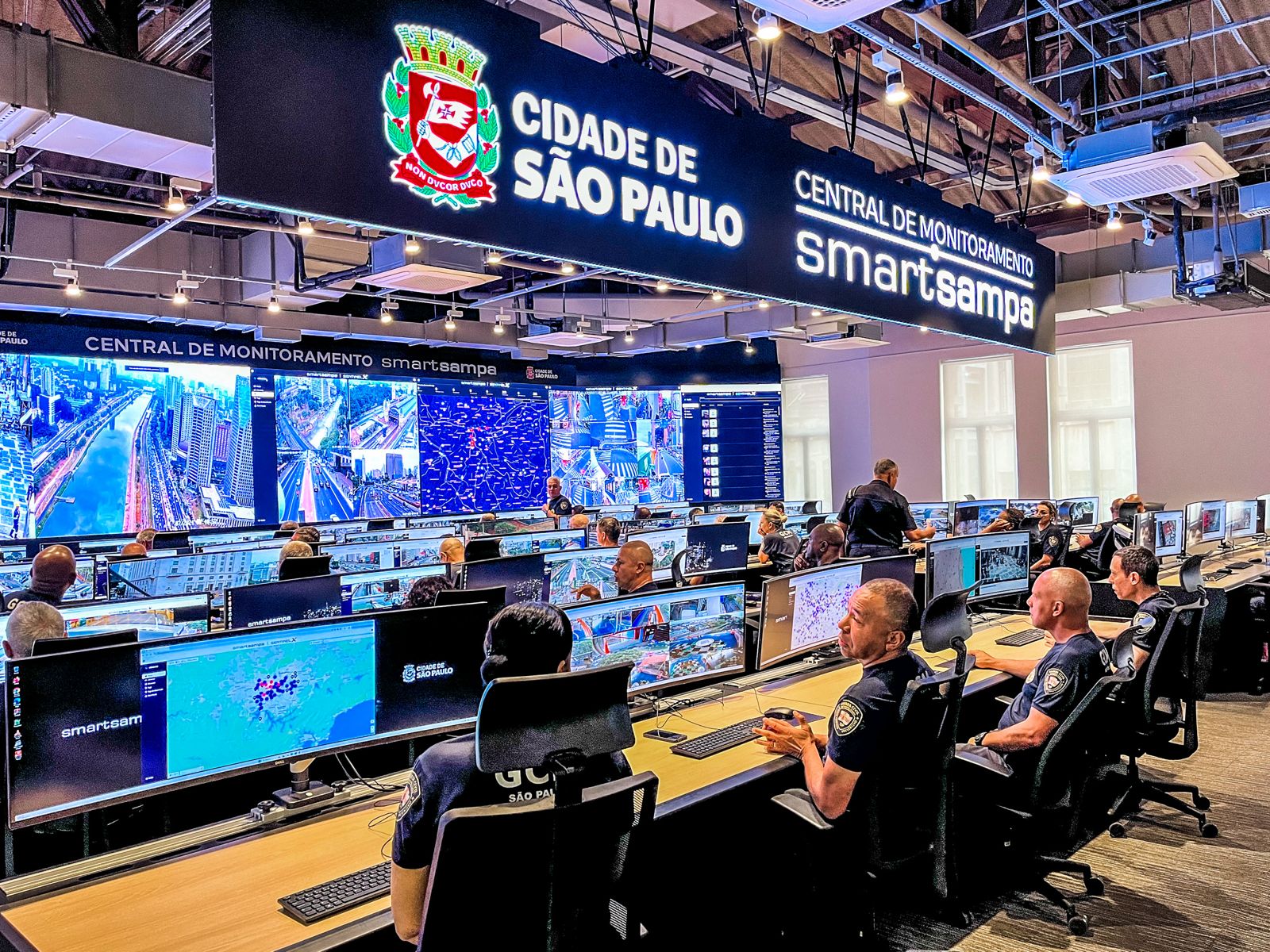 Prefeitura inaugura central de monitoramento do Smart Sampa com câmeras inteligentes em operação 24h